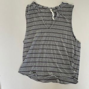 Lululemon tank size 4